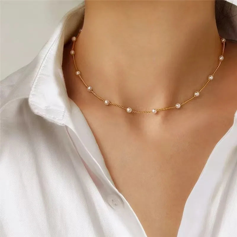 Women's necklace with pearl-embroidered pendant.
