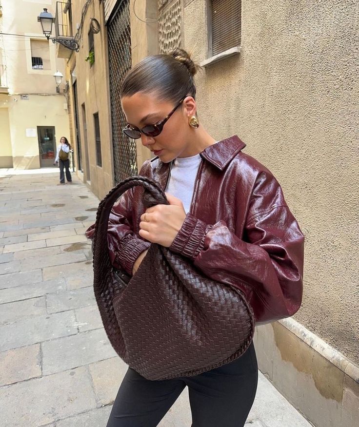 Aurelia Woven Bag  – Oversized Elegance with Practical Design