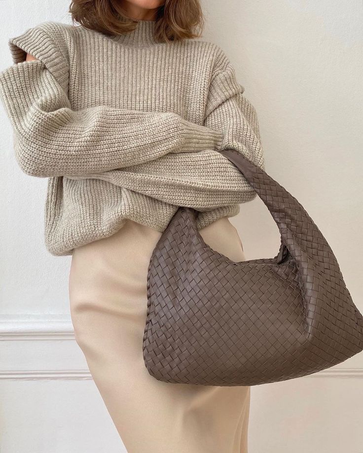 Aurelia Woven Bag  – Oversized Elegance with Practical Design