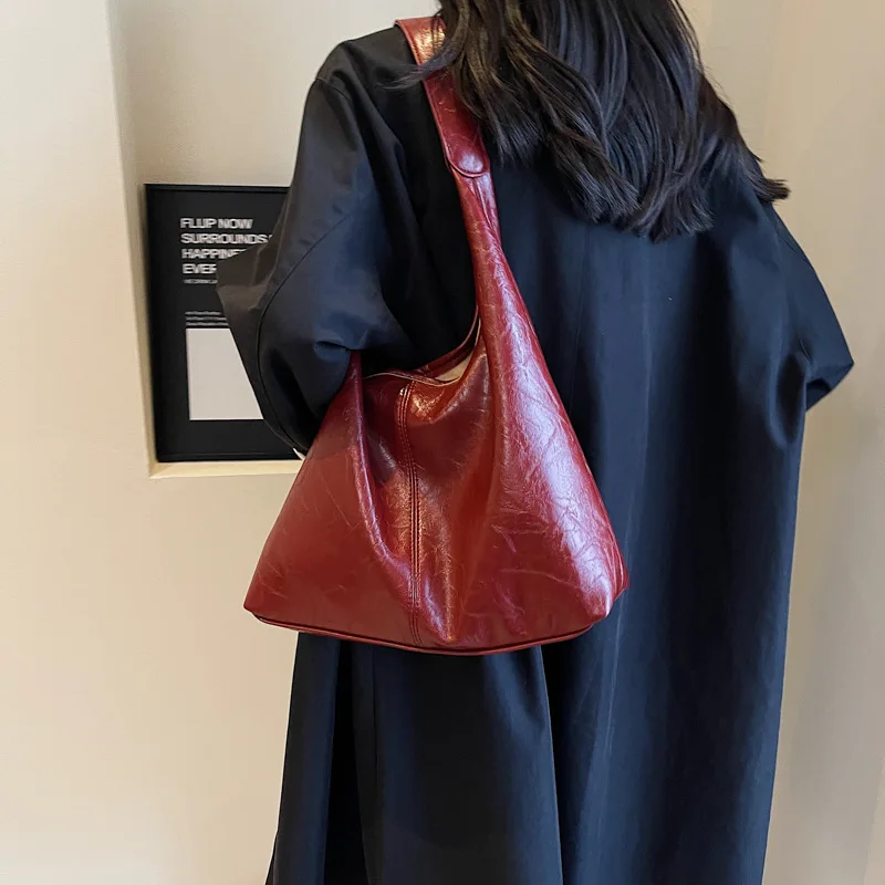 Ava™ Distressed Leather Bag – Spacious Elegance with Everyday Functionality
