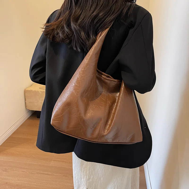 Ava™ Distressed Leather Bag – Spacious Elegance with Everyday Functionality