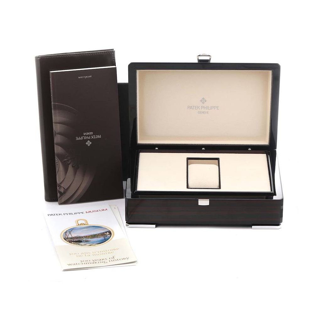 Nautilus Stainless Steel White Dial 5711/1A-011
