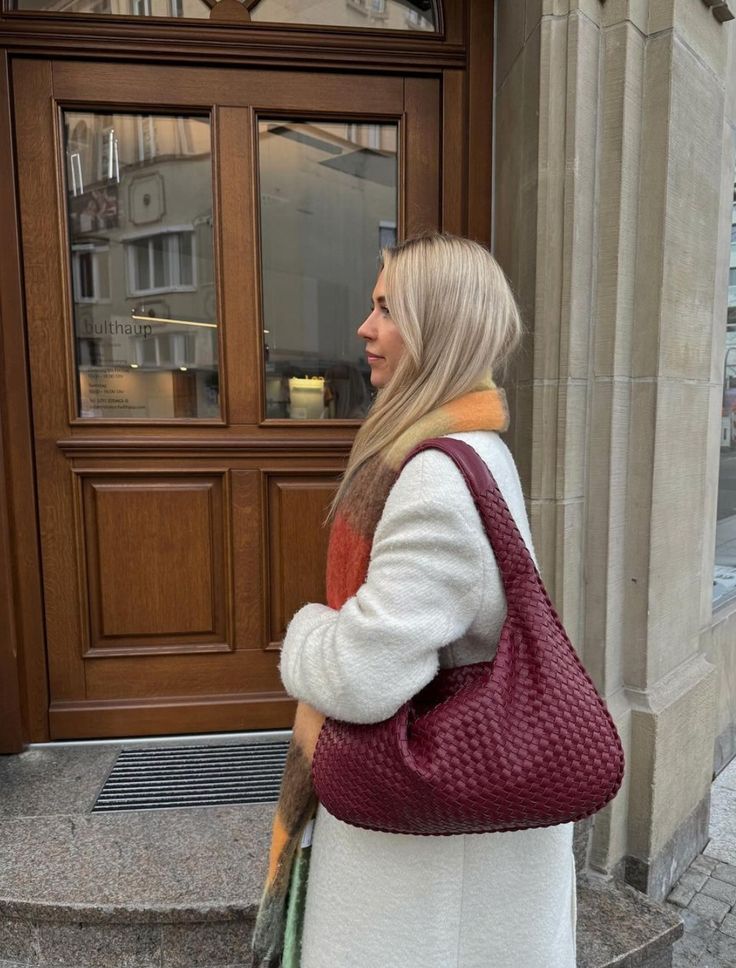 Aurelia Woven Bag  – Oversized Elegance with Practical Design